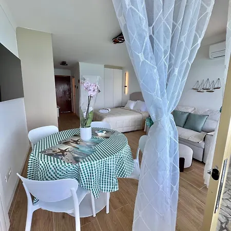 Casa Sud Menton Front De Mer Exceptionnel, Terrasse, Parking & Climatisation Inclus *
