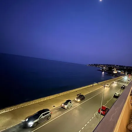 Casa Sud Front De Exceptionnel, Terrasse, Parking & Climatisation Inclus * Ментона