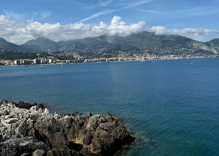 Casa Sud Front De Mer, Terrasse Plein Soleil, Vue Panoramique Et Parking * Menton