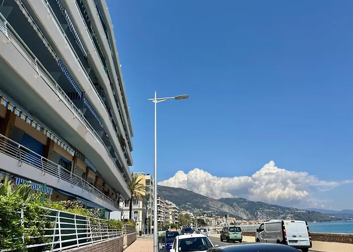 Casa Sud Front De Mer, Terrasse Plein Soleil, Vue Panoramique Et Parking Apartmán Menton